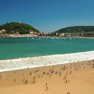  Apartment Paradise Luxurious Apartment, Free Parking, 3 Double Rooms, 4 Beds, Terrace, Jacuzzi, New Spain